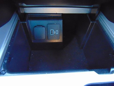 Used 2021 Ford Explorer Limited image 41