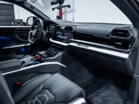 Used 2025 Lamborghini Urus SE image 12