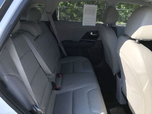 Used 2019 Kia Niro EX FWD image 17