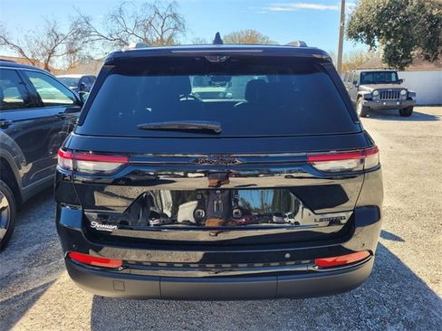 Certified 2025 Jeep Grand Cherokee Limited w/ Luxury Tech Group II image 7