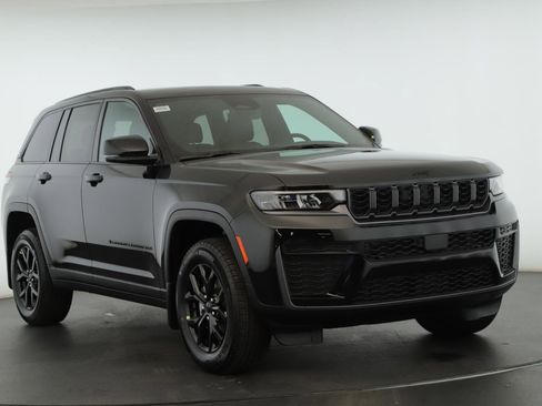 New 2026 Jeep Grand Cherokee Altitude image 1