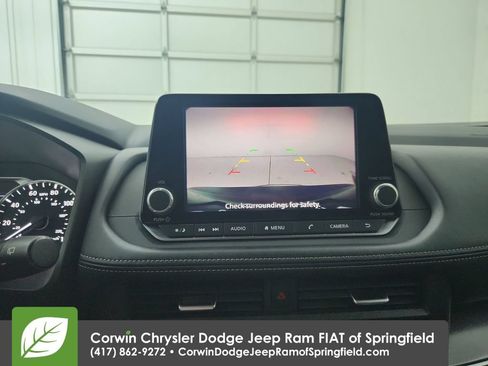 Used 2025 Nissan Rogue SV FWD image 24