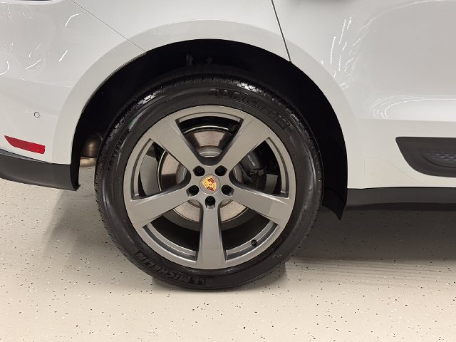 Certified 2026 Porsche Macan AWD/4WD image 14