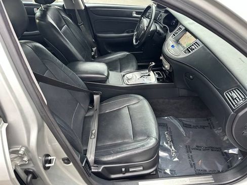 Used 2013 Hyundai Genesis 3.8 w/ Technology Pkg RWD image 12