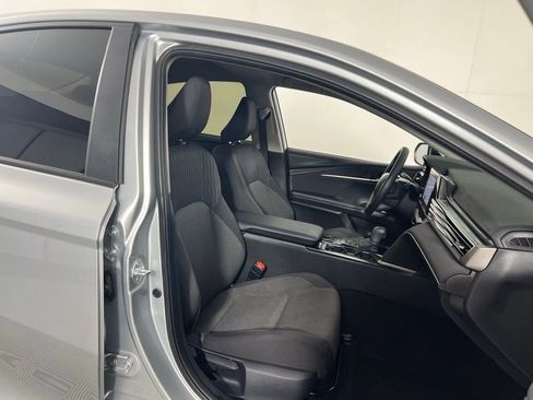 Used 2025 Toyota Camry LE image 28