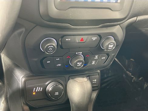 Used 2019 Jeep Renegade Altitude w/ Quick Order Package 2XM image 14