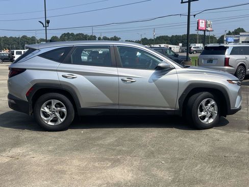 Certified 2024 Hyundai Tucson SE FWD image 2