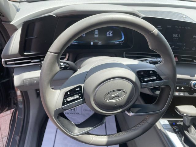 Used 2025 Hyundai Elantra Sport FWD image 17