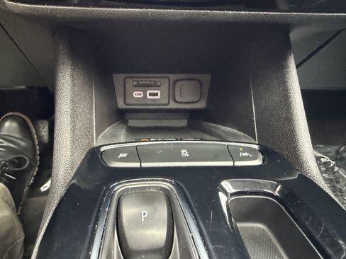 Used 2023 Chevrolet Bolt EUV Premier w/ Sun & Sound Package FWD image 33
