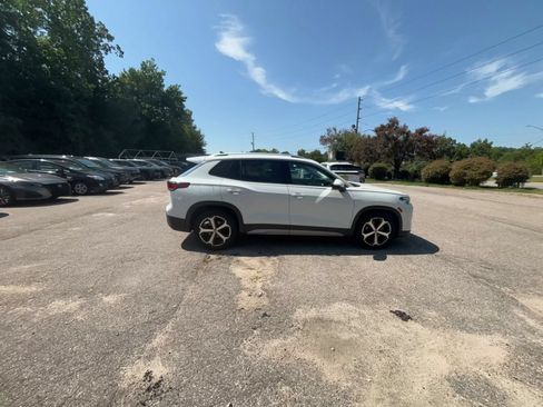 Used 2026 Volkswagen Tiguan SE FWD image 15