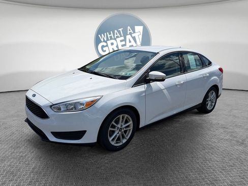 Used 2018 Ford Focus SE w/ Cold Weather Package FWD image 8