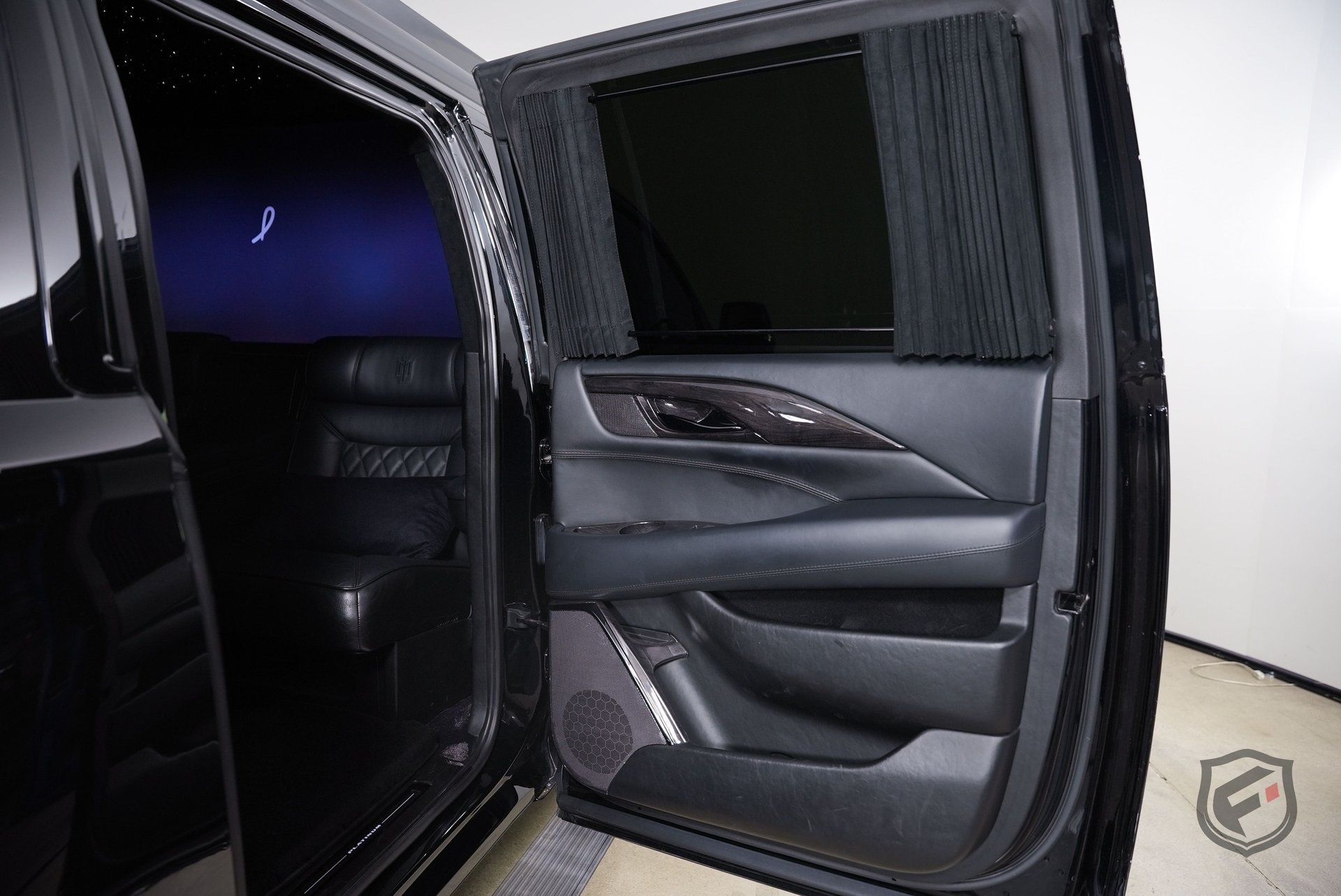 Used 2018 Cadillac Escalade ESV Platinum AWD/4WD image 32