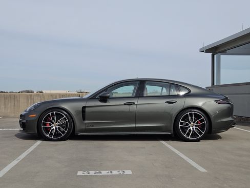 Certified 2023 Porsche Panamera GTS image 2