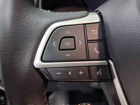 Used 2025 Toyota Sienna XLE w/ XLE Plus Package FWD image 45