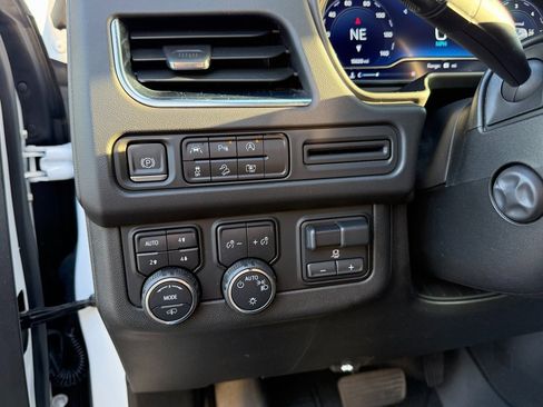 Used 2024 Chevrolet Suburban Z71 w/ Off-Road Capability Package image 18