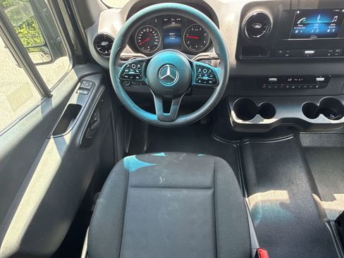 Used 2024 Mercedes-Benz Sprinter 2500 image 24