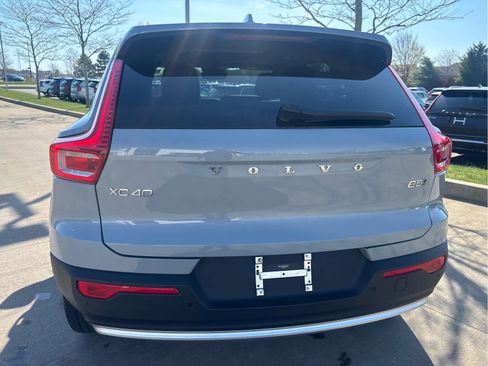 Used 2025 Volvo XC40 B5 Plus AWD/4WD image 6