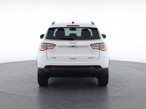 Used 2025 Jeep Compass Latitude AWD/4WD image 7