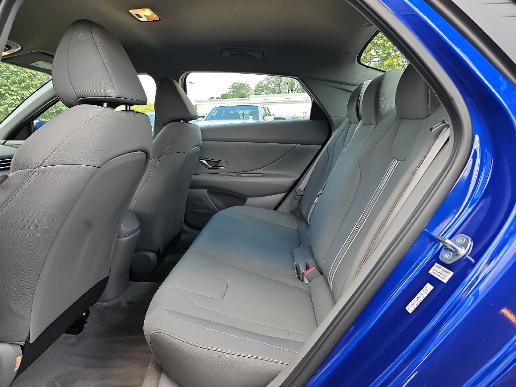 Used 2023 Hyundai Elantra SEL w/ Convenience Package FWD image 13