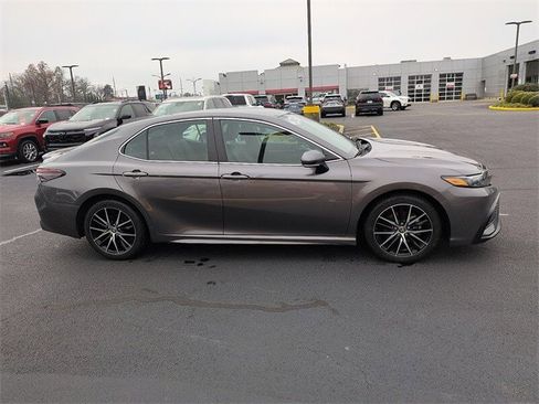 Used 2023 Toyota Camry SE image 8
