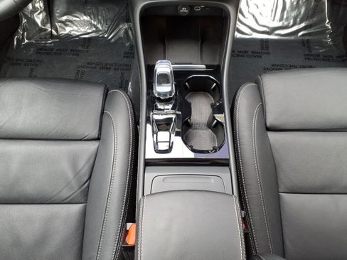 Certified 2023 Volvo XC40 B5 Plus w/ Climate Package image 19