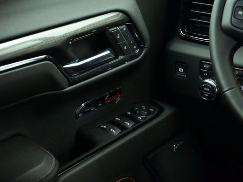 Used 2024 GMC Sierra 1500 AT4 w/ Technology Package image 9