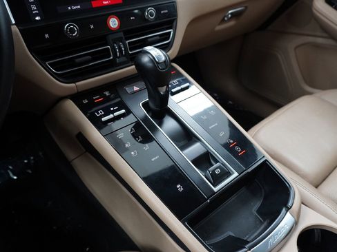 Certified 2023 Porsche Macan Turbo image 19