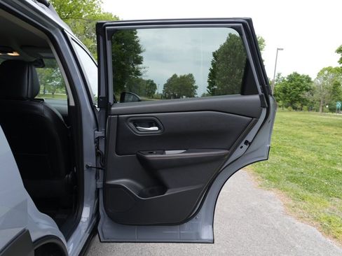 Used 2025 Nissan Rogue SV AWD/4WD image 33