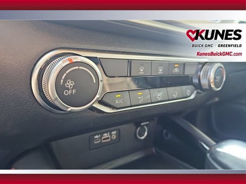 Used 2024 Nissan Altima 2.5 SR FWD image 24