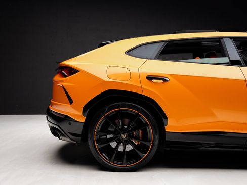 Used 2021 Lamborghini Urus AWD/4WD image 35