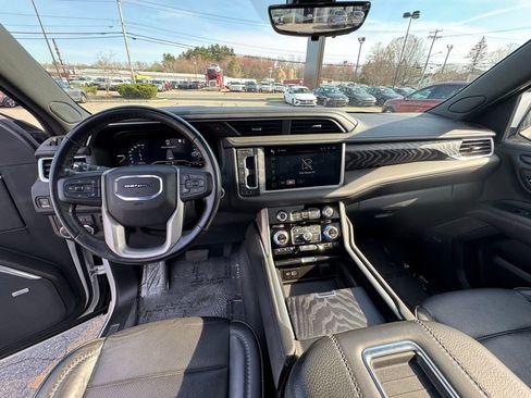 Used 2022 GMC Yukon Denali w/ Denali Premium Package image 13
