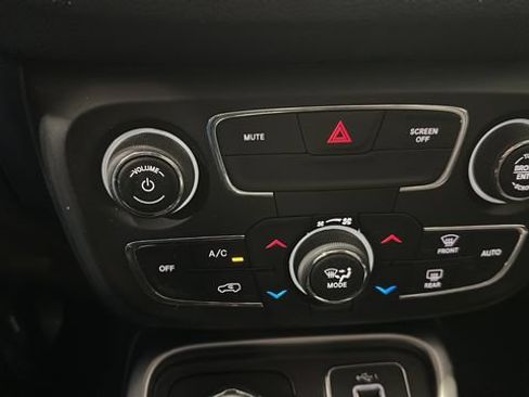 Used 2020 Jeep Compass Latitude w/ Popular Equipment Group AWD/4WD image 18
