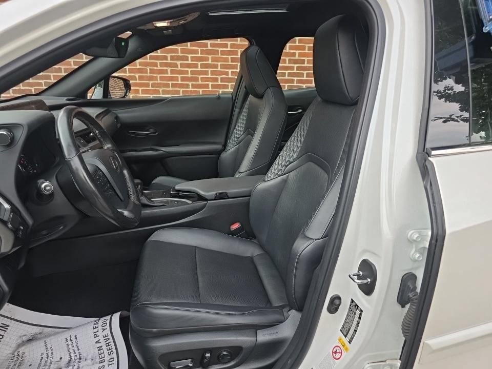 Used 2019 Lexus UX 250h AWD/4WD image 12