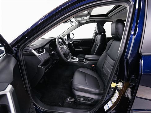 Certified 2021 Toyota RAV4 XLE Premium image 4