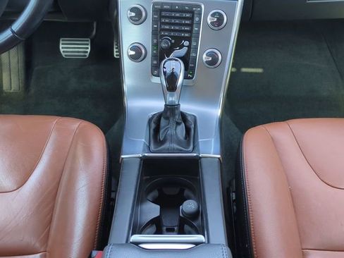 Used 2017 Volvo S60 T5 Inscription image 19