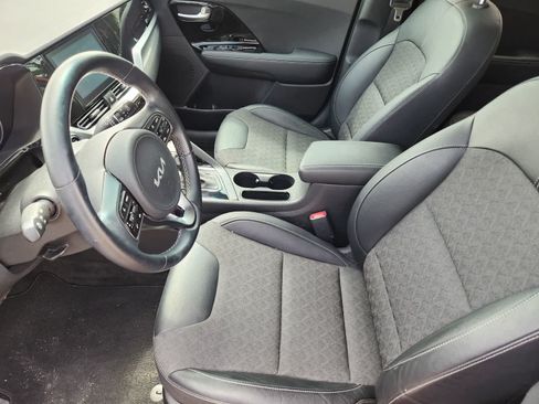 Used 2022 Kia Niro LXS FWD image 11