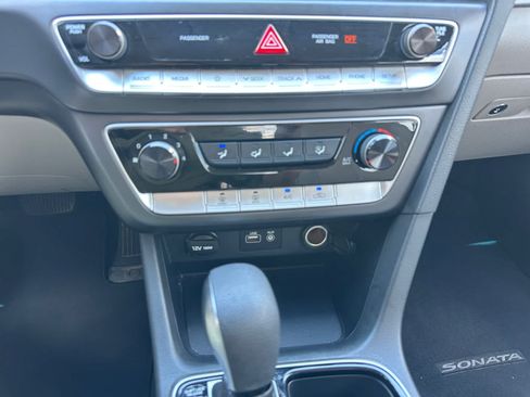 Used 2019 Hyundai Sonata SE FWD image 12