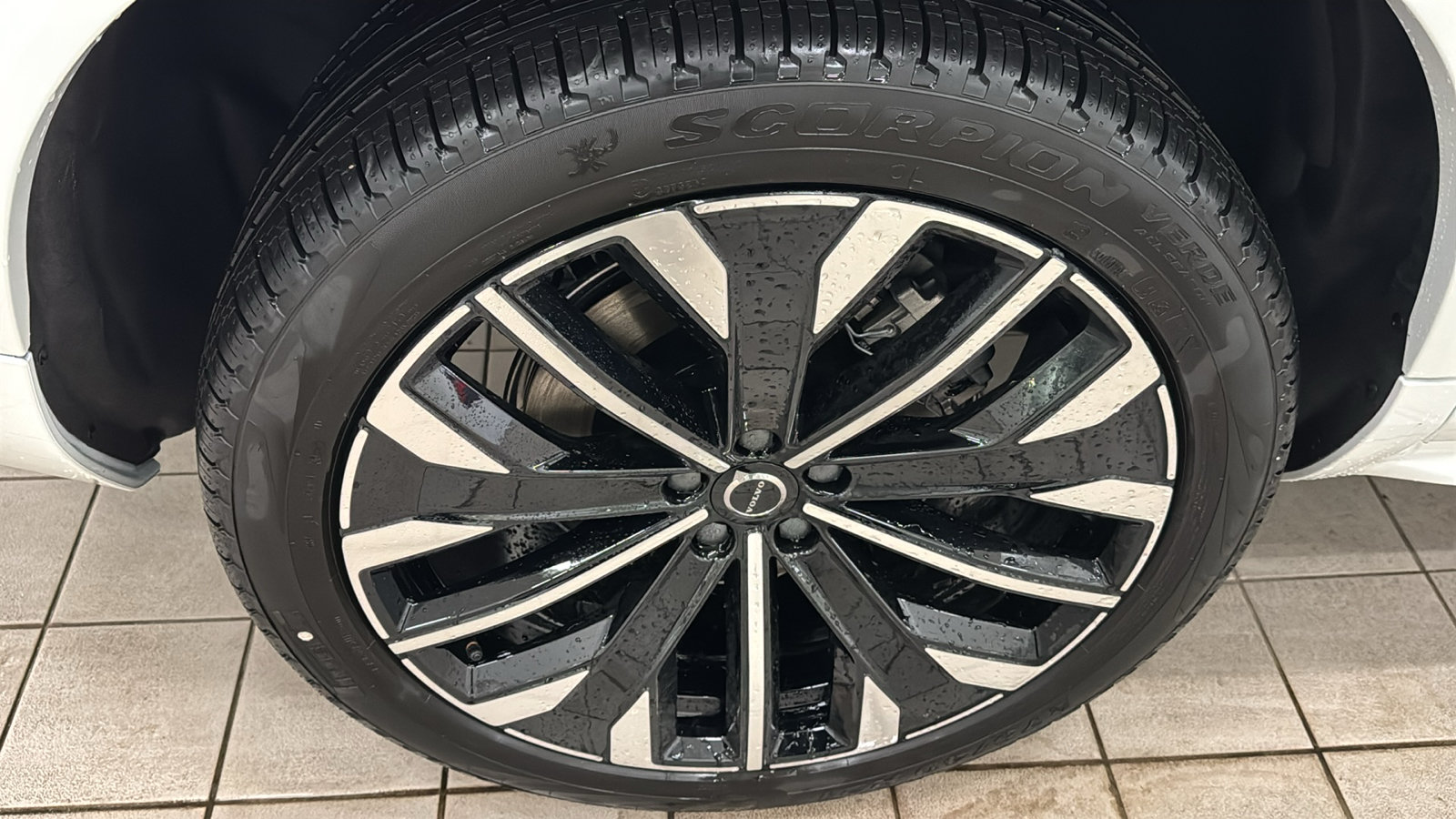 New 2026 Volvo XC90 T8 Plus w/ Protection Package Premier AWD/4WD image 32