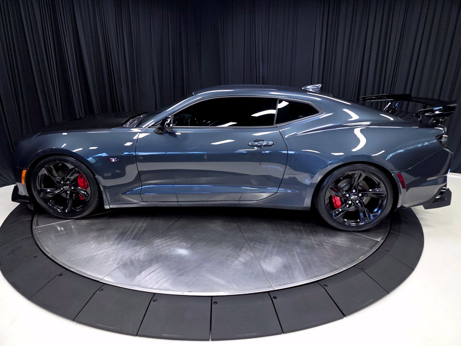Used 2020 Chevrolet Camaro SS RWD image 10