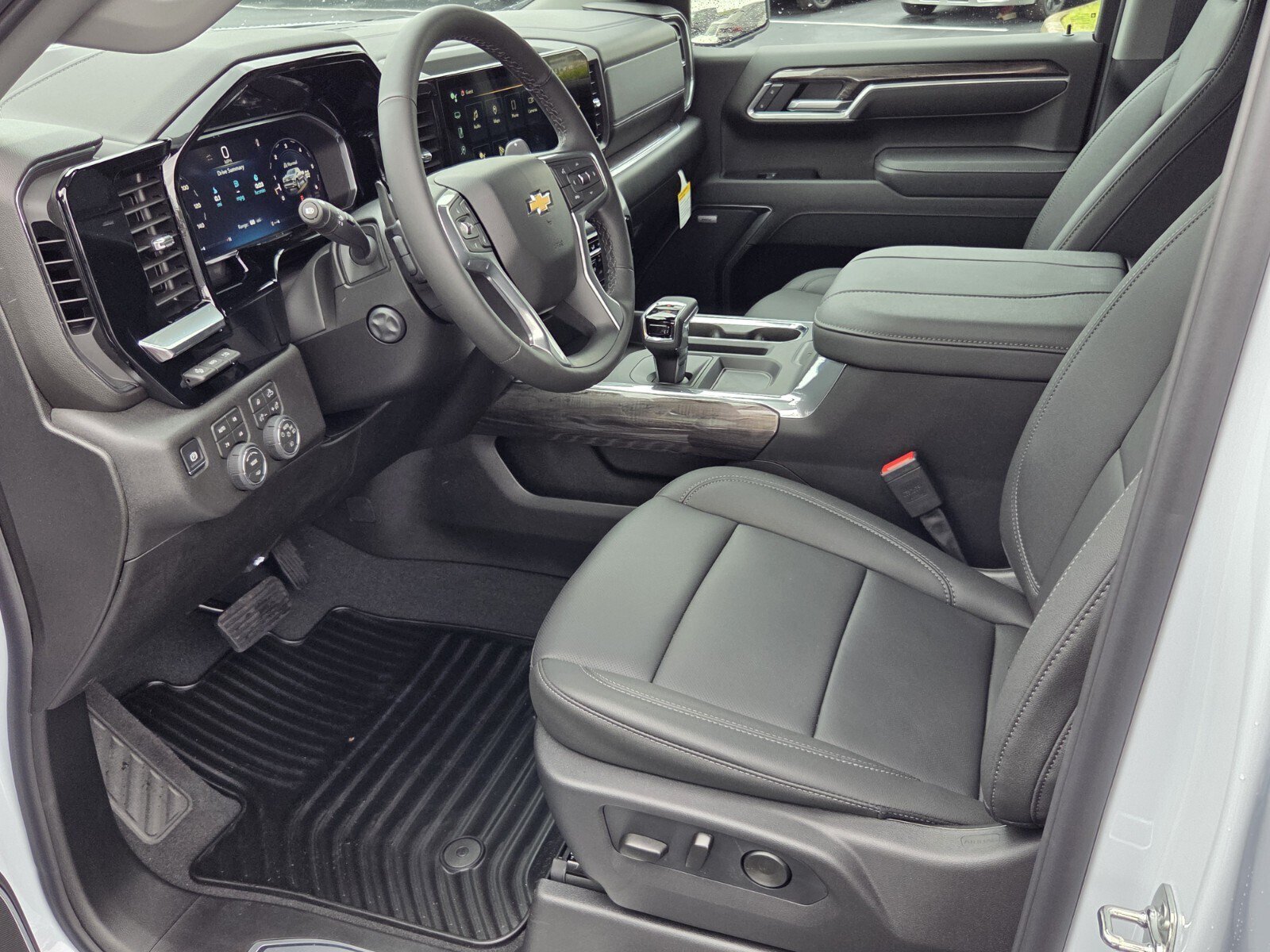 New 2026 Chevrolet Silverado 1500 LTZ w/ LTZ Premium Package AWD/4WD image 5
