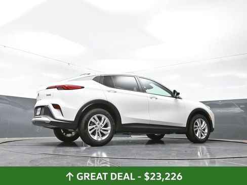 Used 2025 Buick Envista Preferred image 49