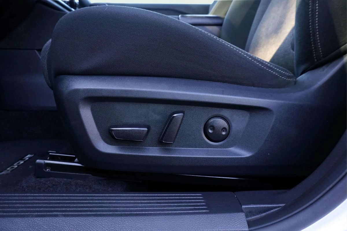 Used 2025 Nissan Rogue SV AWD/4WD image 17