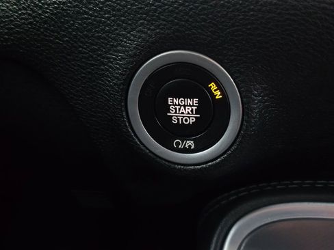 Used 2019 Dodge Challenger SXT image 29