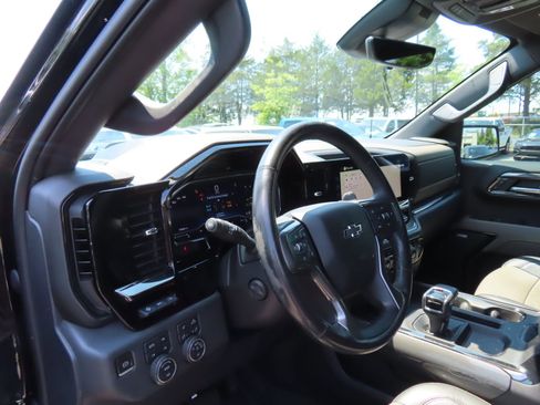 Used 2022 Chevrolet Silverado 1500 ZR2 w/ Technology Package AWD/4WD image 18