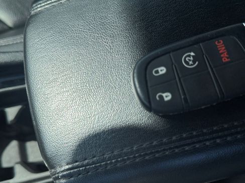 Used 2025 Jeep Compass Limited image 21