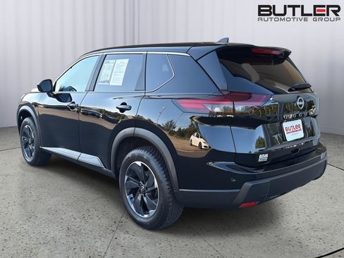 Used 2025 Nissan Rogue SV FWD image 4
