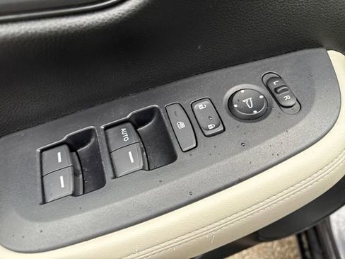 Used 2023 Honda HR-V LX image 12