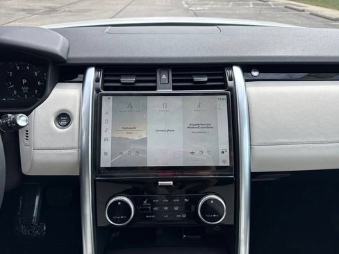 Used 2025 Land Rover Discovery S AWD/4WD image 23