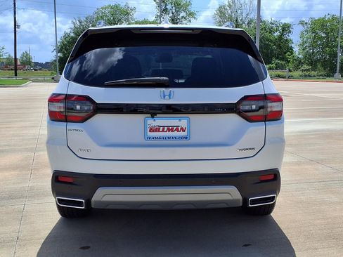 Used 2025 Honda Pilot Touring image 6
