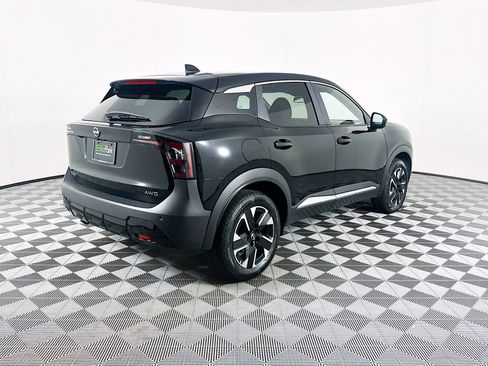Used 2025 Nissan Kicks SV AWD/4WD image 9